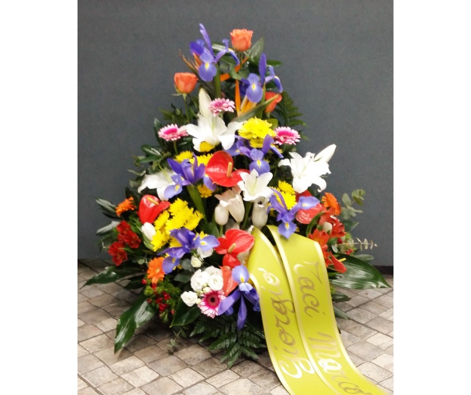 Cesto di fiori colorati