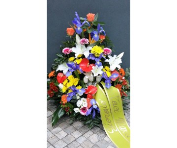 Cesto di fiori colorati