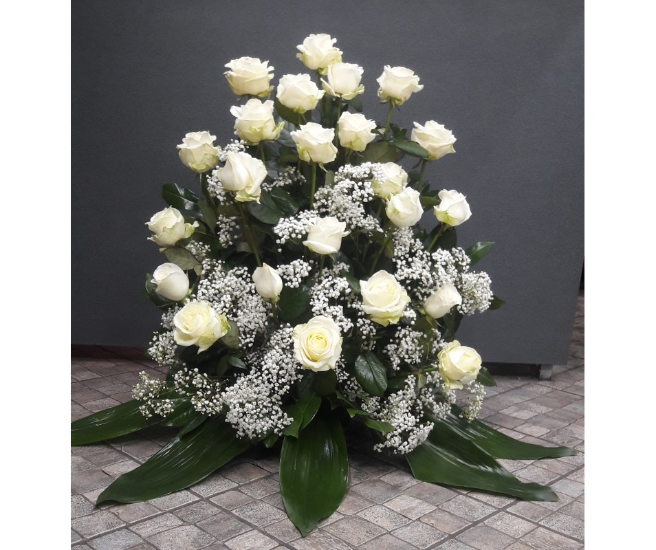 Composizione di rose bianche