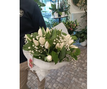 Bouquet di tulipani bianchi e gisofila