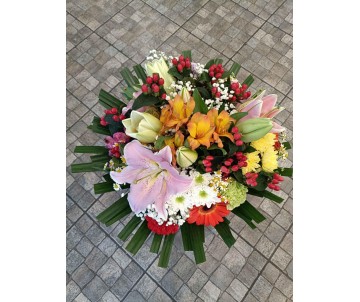 Bouquet di Lilium Aurora con Alstroemeria