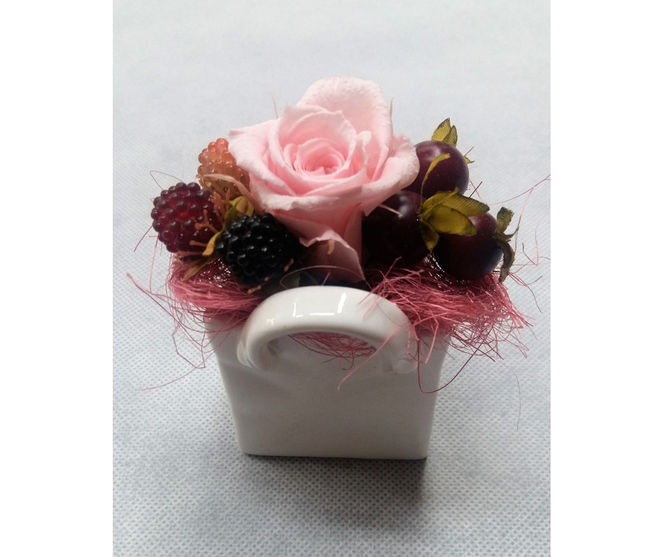 Rosa rosa stabilizzata in ceramica a forma di borsetta ( solo per Milano )
