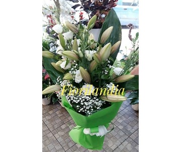 Mazzo di fiori in bianco
